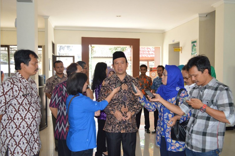 Bupati:Ben Pinter Kudu Rajin Maca