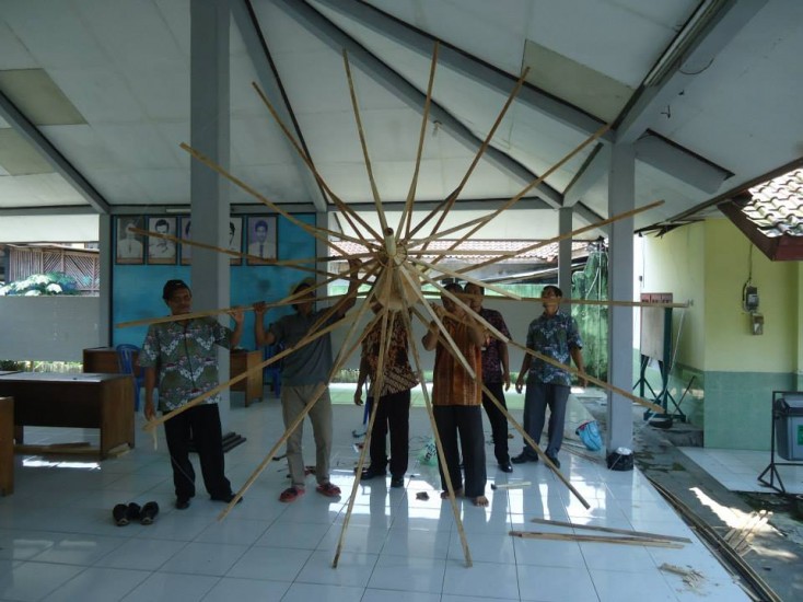 Rangka Payung Raksasa