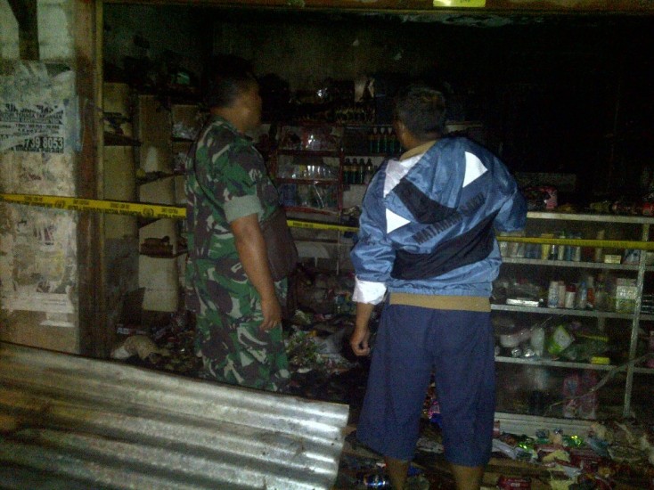 Sebuah kios milik H Amin di Pasar Sikapat Kecamatan Sumbang Banyumas terbakar tadi malam, kerugian mencapai 50jt rupiah