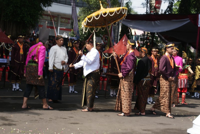 Bupati:Mayuh tansah eling Gusti Allah