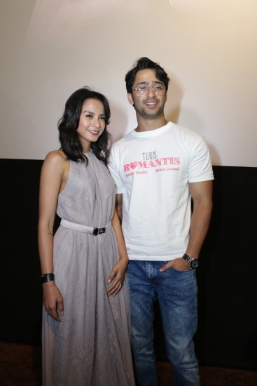 Gosip beredar Kirana terlibat cinta lokasi dengan Shaheer.Tapi Kiana membantah keras\"Ah gak bener..saya total kalau kerja\"ucapnya.