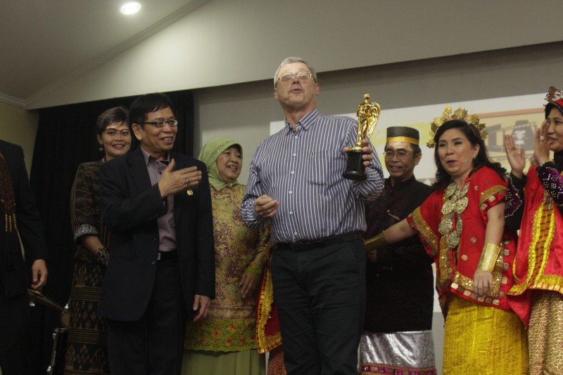  Sutradara film I’ve Just Had A Dream (Acabo de Tener un Sueño), Javier Navaro menerim trophy film terbaik International Film Festival.2015