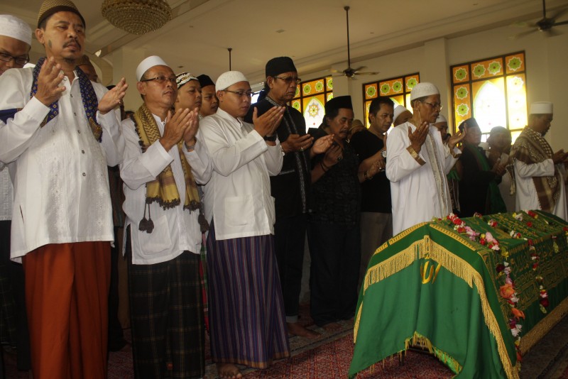 Jenazah Alm Mpok Nori Saat Disholatkam