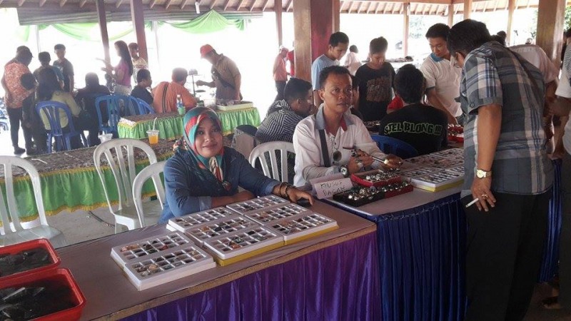 Salah satu stand pameran batu mulia dan akik (foto :ari)