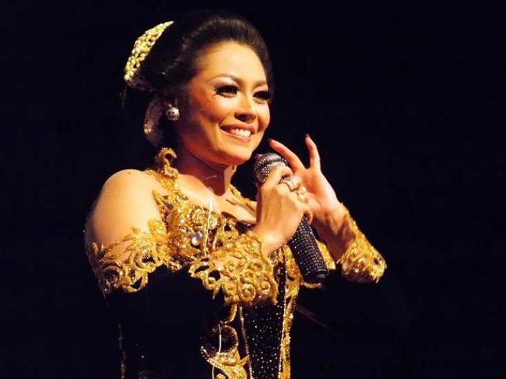Setelah sukses menjadi penyanyi kroncong,Indra Utami ingin terjun ke dunia film