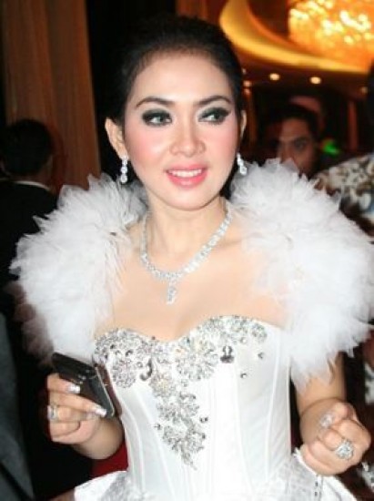 Syahrini Penyanyi Solo Wanita Paling Ngetop
