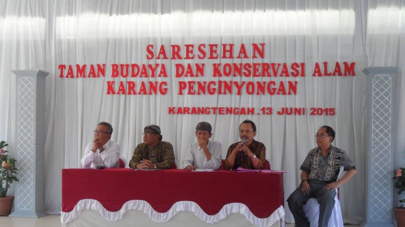 Para pembicara dalam Saresehan Karang Panginyongan (Foto : Ifa)