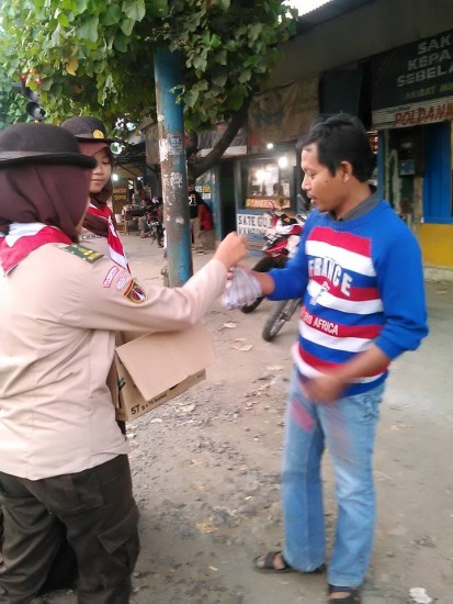 Saka Wana Bakti Ranting Wangon Bagi Takjilan