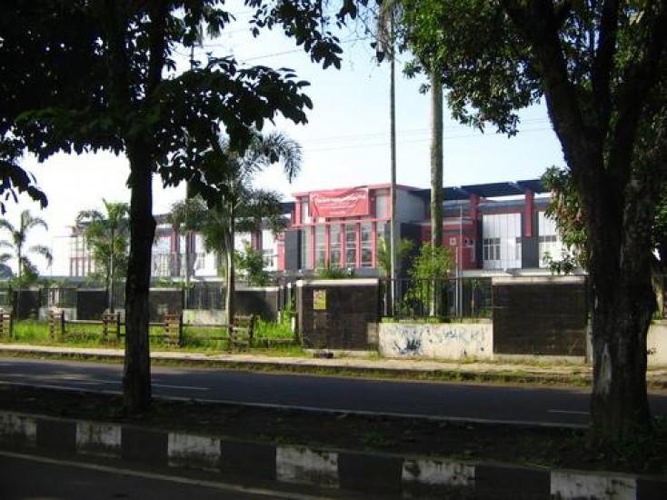 Halaman parkir RS Geriyatri