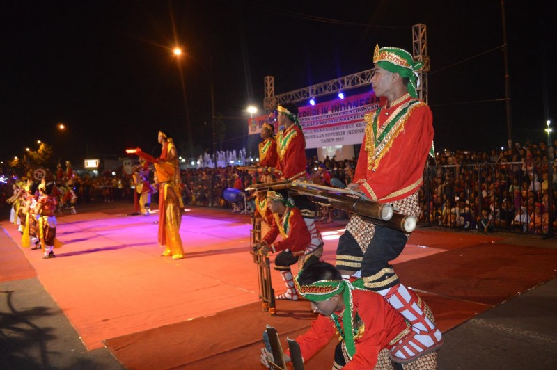 Banjir Atraksi Di Festival Kenthongan