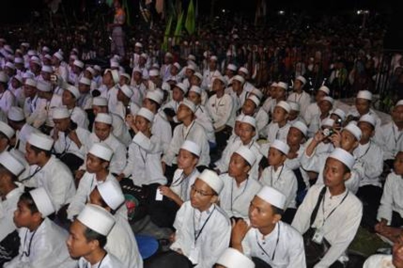 Nanti Malam Habib Syeh Abdul Qodir Assegaf  di GOR SATRIA