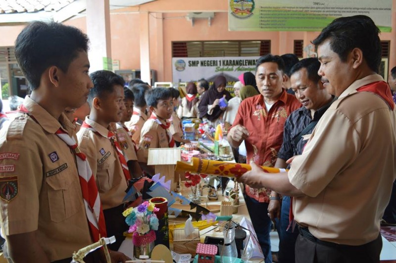 SMPN 1 Karanglewas Pamerkan Kerajinan Daur Ulang Sampah