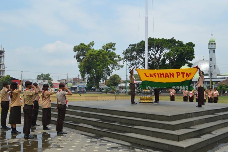 Pasukan Tunas Muda dalam latihan-latihan akhir (foto  Par)