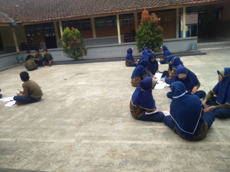 Mahasiswa KKN UMP Coba Metoda Belajar Luar Klas
