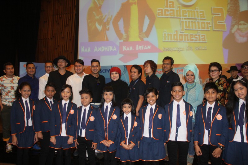 20 Finalis La Academia Junior bersama dewan juri