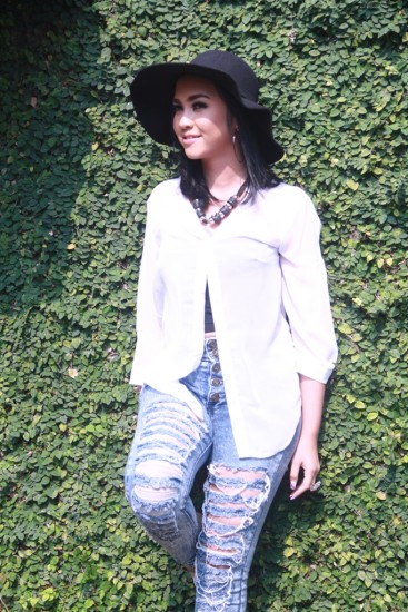Lysta Yuri dari modelling ke nyanyi