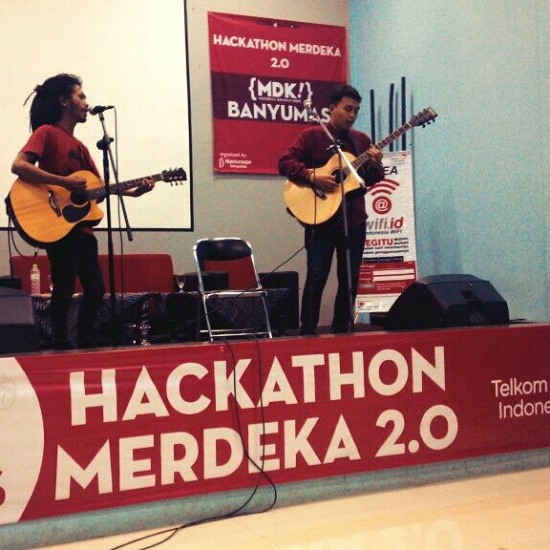 Duo Akustik penghibur peserta (Foto  Pradna)