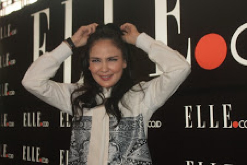 Luna Maya Kecandu Internet