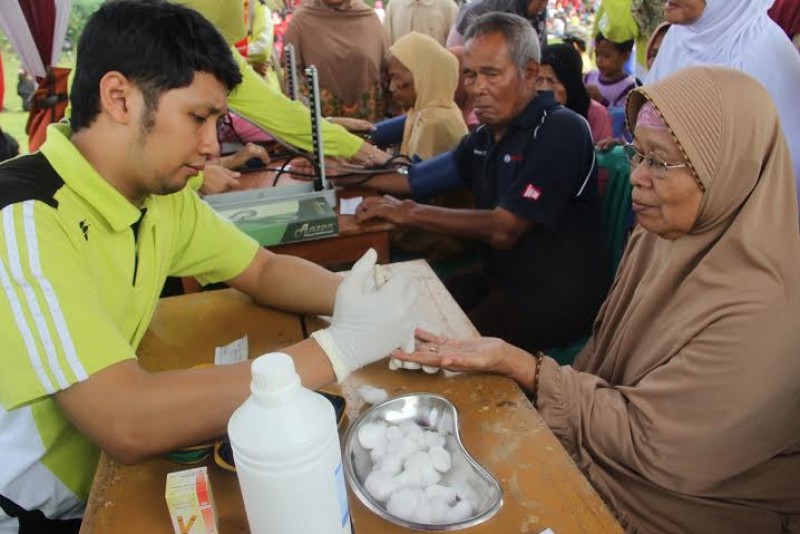 Poltekes Adakan Bakti Sosial
