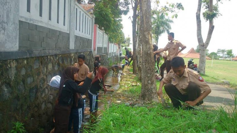 Pramuka SMA Baturraden Gelar Aksi Bersih Sungai