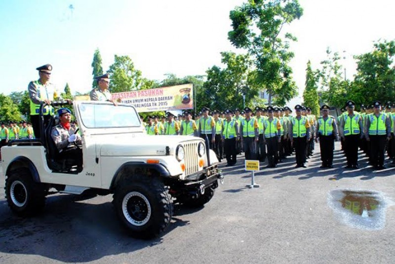 Kepala Polres Purbalingga Ajun Komisaris Besar Anom Setiadji mengecek pasukan