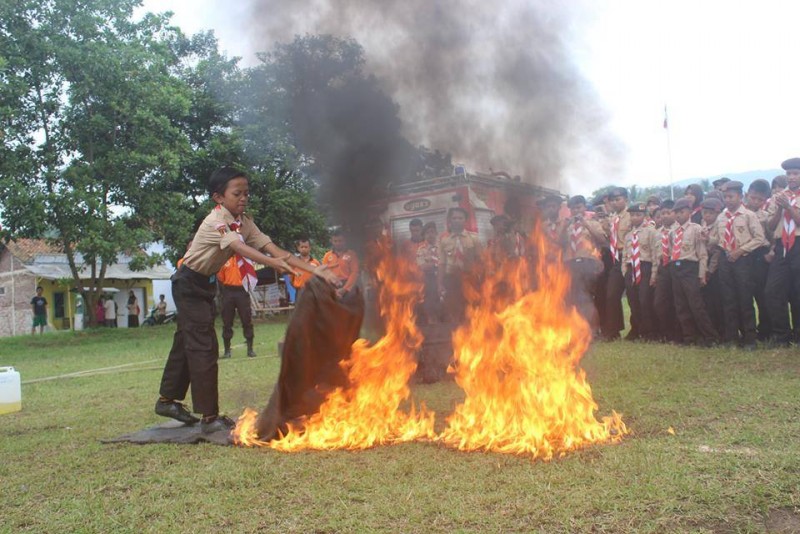 Pramuka Penggalang Dilatih Tanggap Bencana 