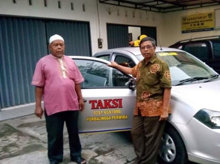 Purbalingga Menunggu Taksi