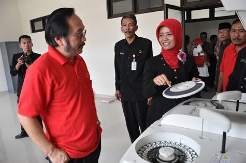 Pemkab serahkan 10 mobil Ambulance Optimalkan pelayanan puskesmas