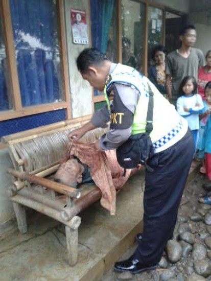 Terpeleset Saat Menyeberang,  Kakek Tewas di Sungai