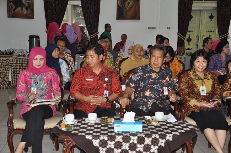  Menekan Angka Kematian Ibu