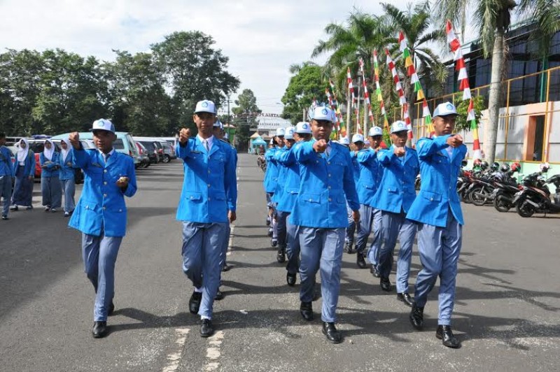 Baris Berbaris Tanamkan Kedisiplinan Generasi Muda