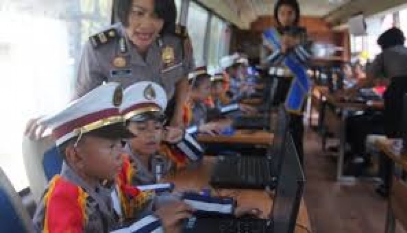 Anak Kecil Paham Lalu Lintas