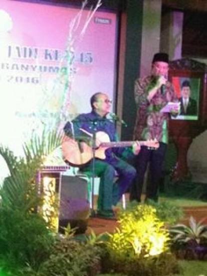 Bupati Banyumas bersama Ebiet G Ade