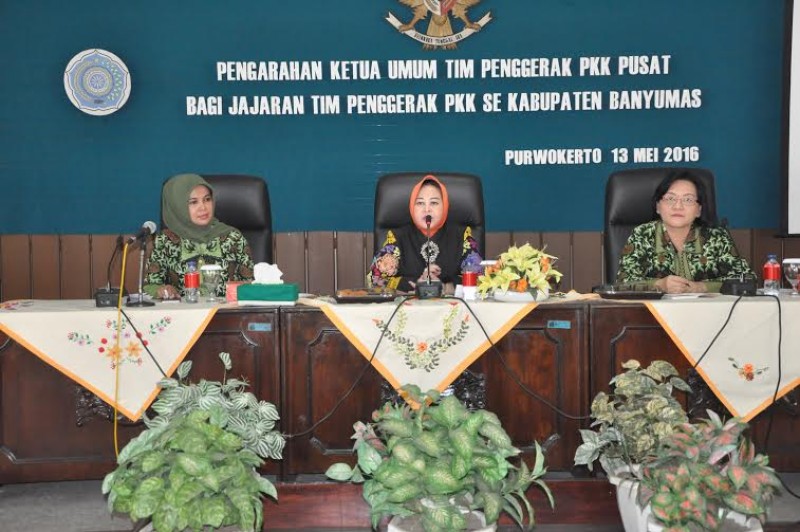 Eni Cahyo Kumolo Dialog Dengan PKK Banyumas