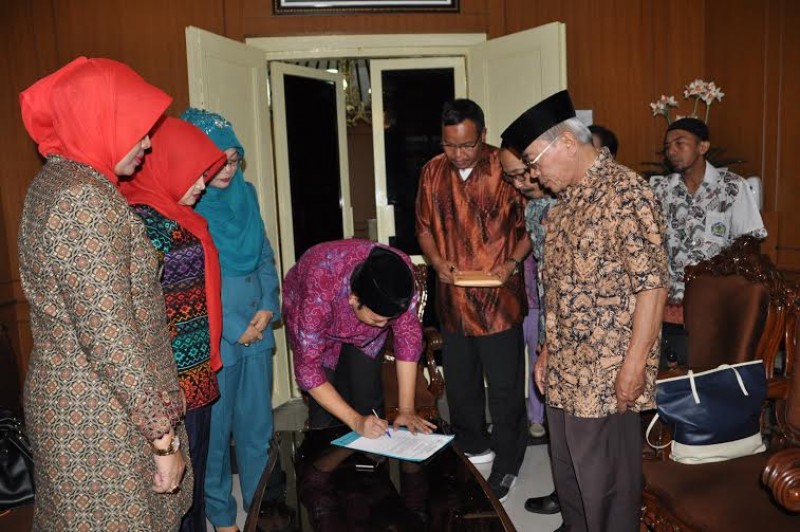 Serulingmas Salurkan Zakat