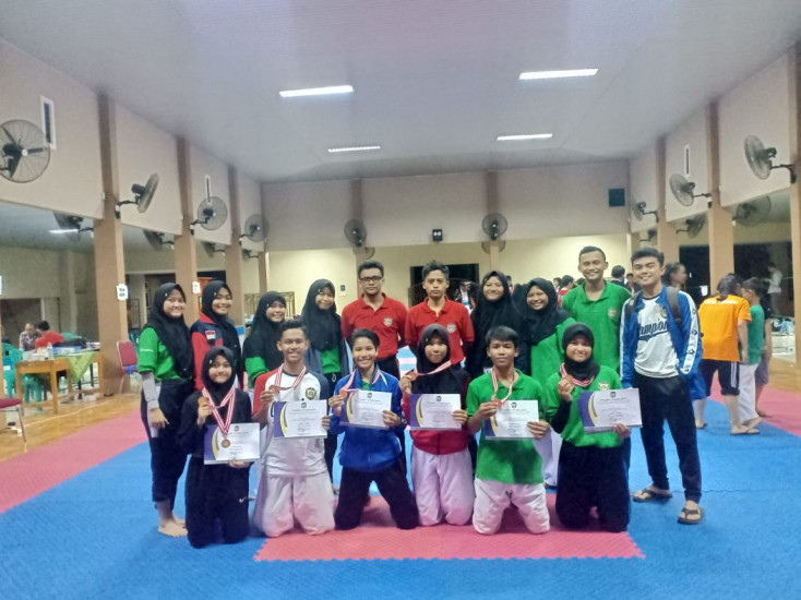 Tim Karate SMAN 1 Sokaraja menjadi Juara Umum Popda 2019