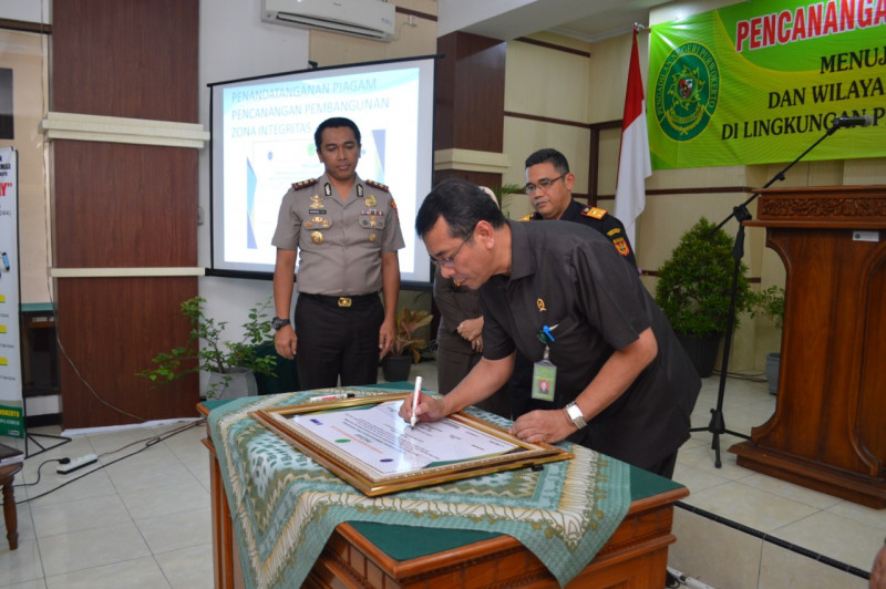 Pengadilan Negeri Purwokerto Canangkan Zona Integritas