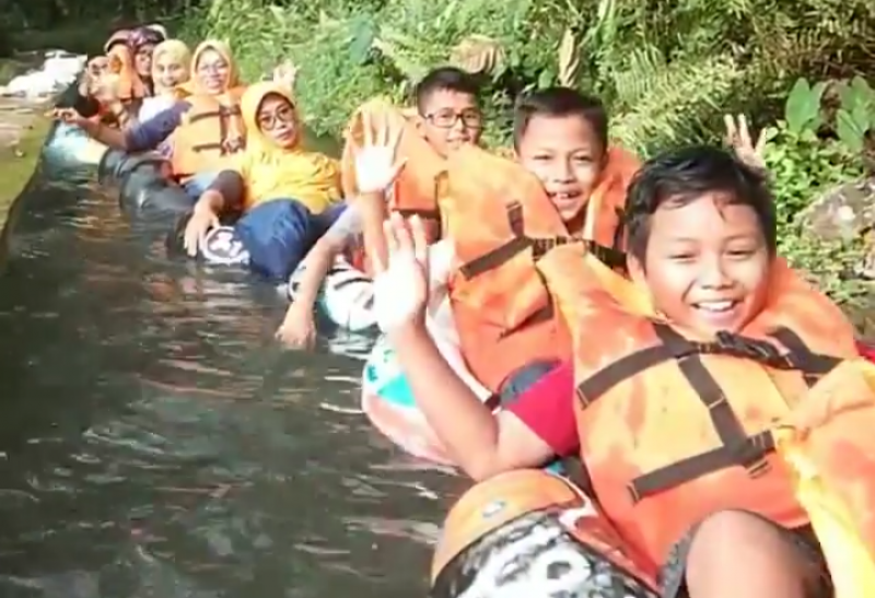  “Taruna Tubing Fun” Ajibarang Seru dan Mendebarkan