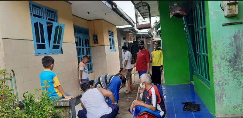 Warga Sokaraja Kulon Gotong Royong Hias Lingkungan Songsong HUT Ke 76 RI