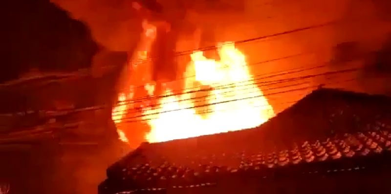 Ruko Indo Mebel Sumpiuh Terbakar 