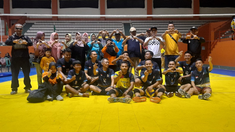 PGRI Ajibarang dan Patikraja Juara Pertandingan Bola Voli Antar PGRI Banyumas