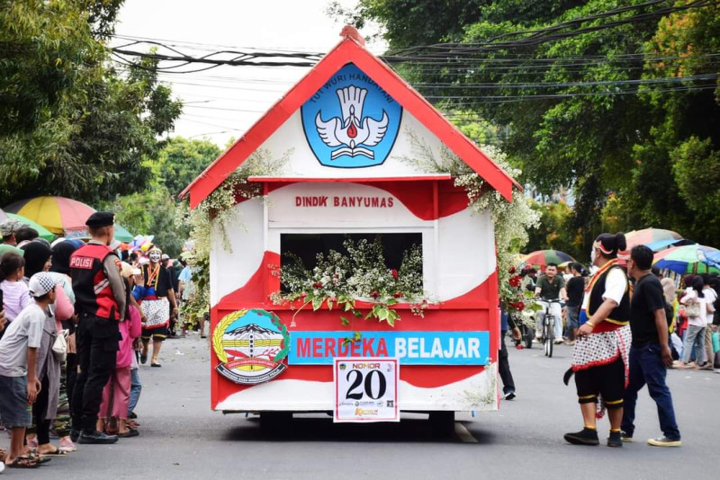 Kalibagor Juara Banyumas Karnaval Mobil Hias Tahun 2024