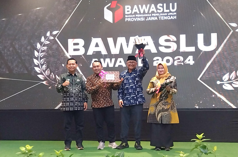 Bawaslu Banyumas Raih Penghargaan Bawaslu Award Tingkat Jawa Tengah
