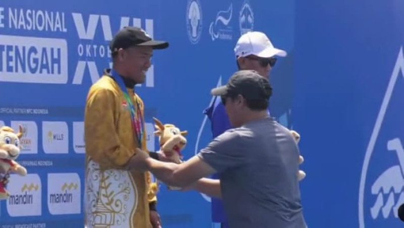 Atlet Para Renang Lutfi Afandi Raih Medali Emas di Peparnas 2024