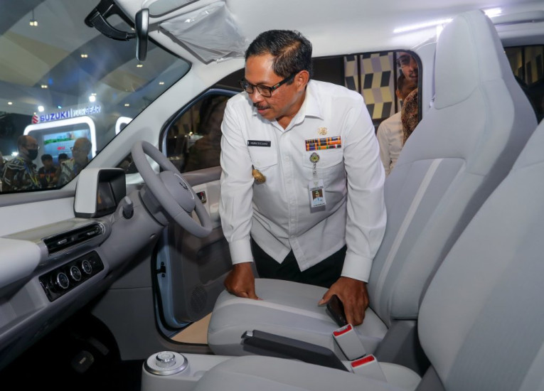 Penjabat Gubernur Jateng Buka GIIAS Semarang, Manjakan Para Pecinta Otomotif (Foto Humas Jateng)