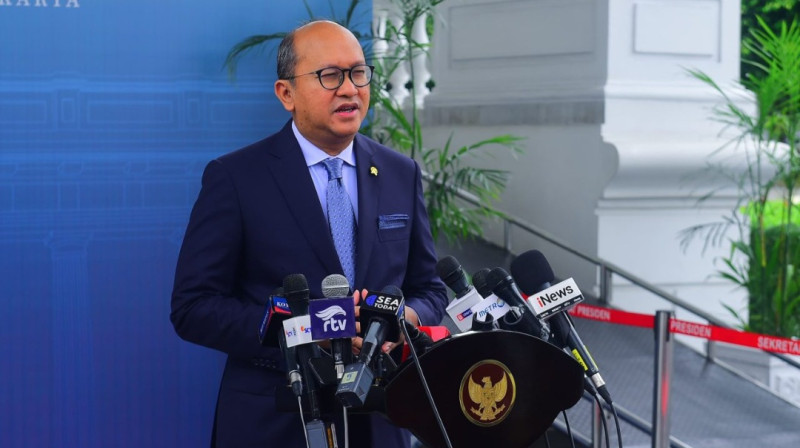 Menteri Investasi dan Hilirisasi/Kepala BKPM Rosan Roeslani menyampaikan keterangannya di Kompleks Istana Kepresidenan Jakarta, pada Selasa, 3 Desember 2024. Foto: BPMI Setpres
