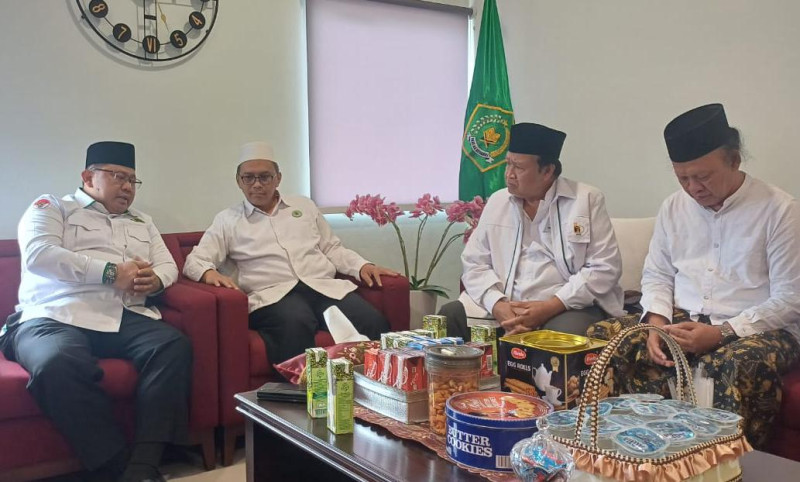 FOTO : Ketua PW IPHI Jateng Prof Dr. KH. Imam Taufiq., Bersama Kakanwil Kemenag Jateng Dr. H. Abdul Mujab, M.A.,  Drs. H. Kabul Supriyadhie, MH dan KH. Hasan Maulana, Wakil Ketua IPHI Jateng
