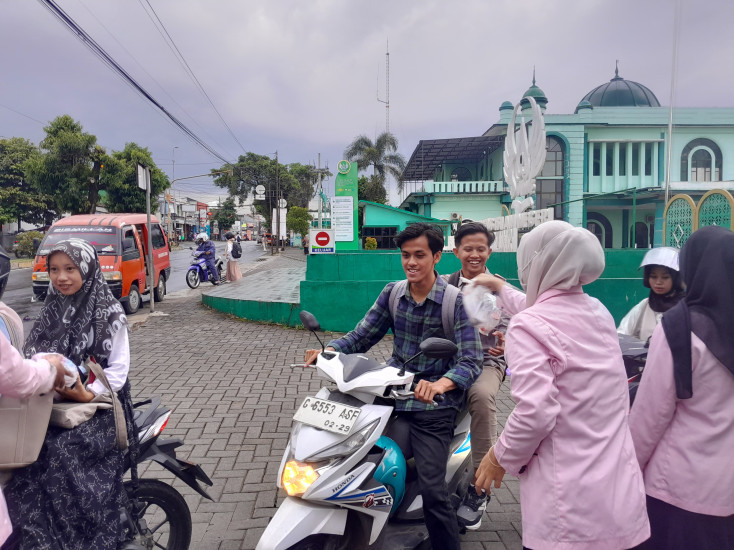 Aksi Berbagi di Bulan Suci Bersama Ponpes Manbaul Husna Purwokerto