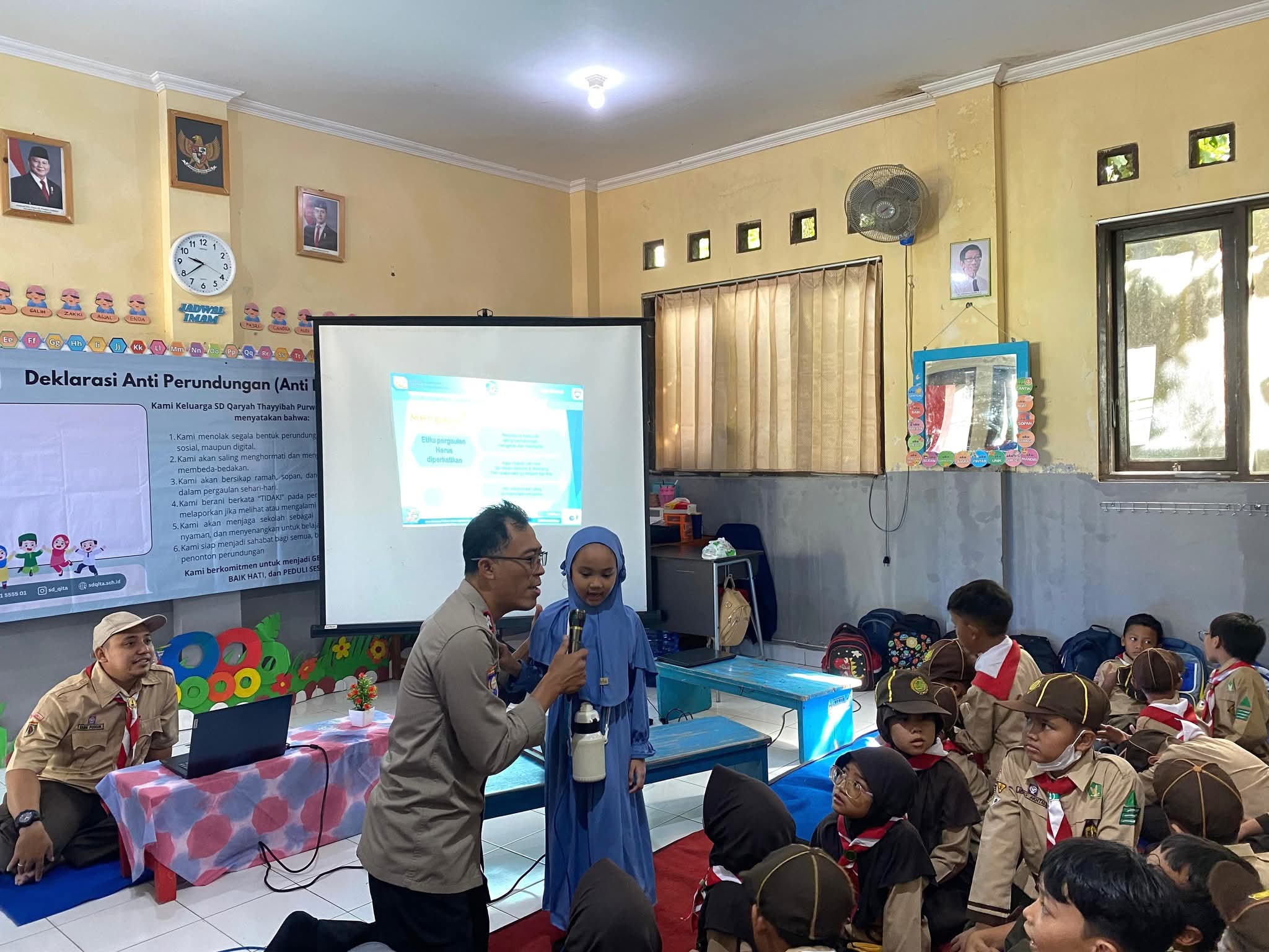 Pangkalan SD QITA Purwokerto Tutup MPLS dengan Deklarasi Anti Bullying bersama Polsek Kedungbanteng