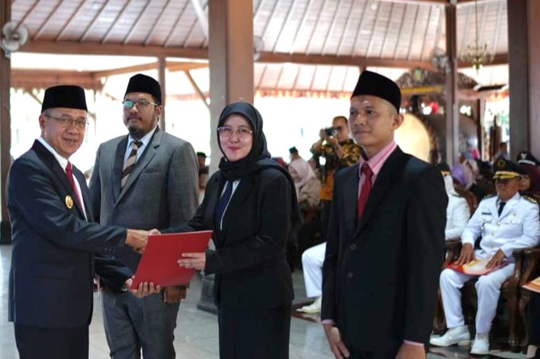 Lantik 40 Pejabat, Bupati Sadewo : Sikap dan Berbicara Bijak adalah Keharusan di Era Keterbukaan Informasi